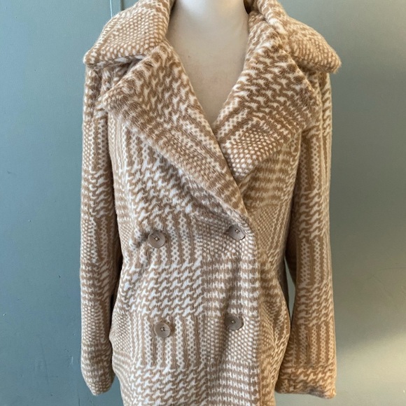 Elie Tahari Faux Fur double breasted coat - Picture 8 of 13